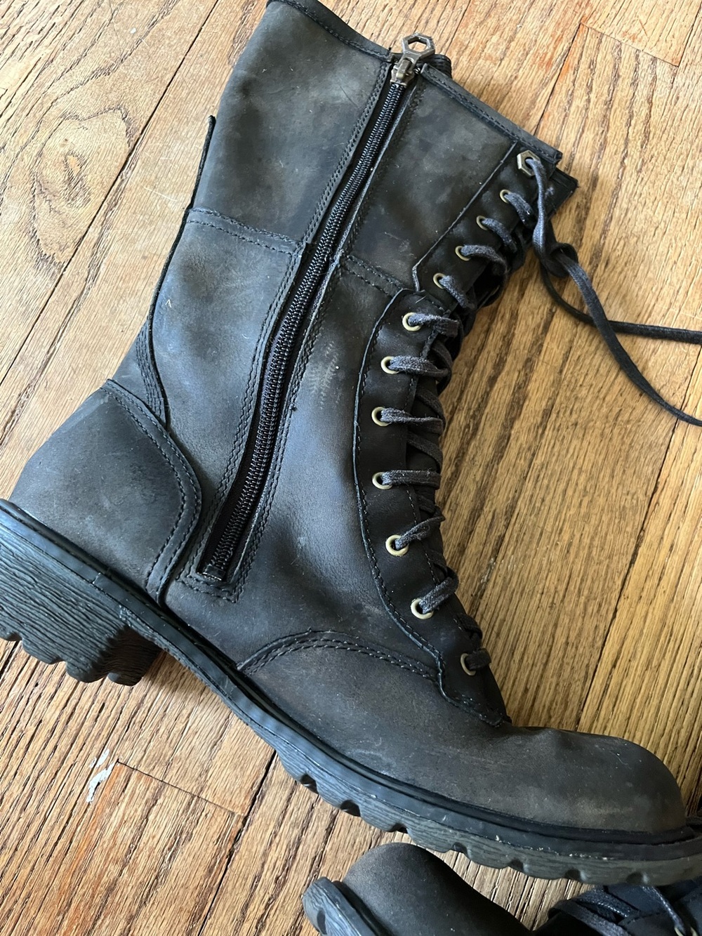 Leaving soon AS IS Timberland women’s 8.5 combat style boots AS IS - Picture 8 of 16